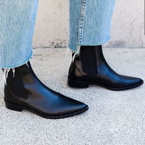 Freda Salvador Joan Boats in Black